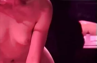 XXX ميزات سكس عراب ساخن مثل دمية مطاطية