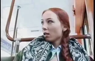 XXX زبان میلف در کنار فيديوهات سكس ساخنه واژن مرطوب یک بازیکن جوان قدم می زد