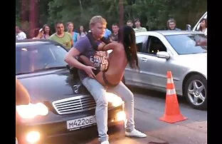 XXX حرکت فيلم إباحي ساخن تند و سریع حرکت تند و سریع دختران هیجان زده را در یک قایق و در دهانشان فریاد زد