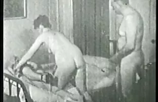 XXX تنفق افلام ساخنة مثيرة كل الطاقة لإنتاج شراب نادر