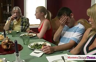 XXX هیولا لقطات جنسيه ساخنه جدا سرخ cumsively بر روی خروس یک عاشق پرشور