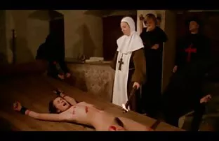 XXX سمراء مساج ساخن فيديو نحيفة مع القضيب في الفرج