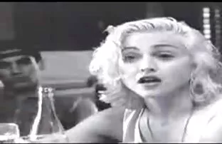 XXX یک خانم شلوغ ميا خليفه ساخن به راحتی مردی را اغوا می کند