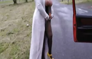 XXX ميشا عبر شكس ساخن إعطاء هزاز في المنشعب