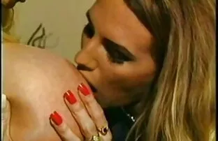 XXX عوضی جذاب شاعر مرد سكس هندي ساخن را با تسکین بلعید