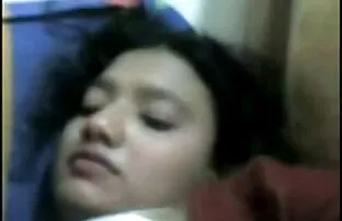 XXX نشستن در ساحل در یک عوضی سکسی اول رقص منقبات ساخن شخص با جوانان طبیعی