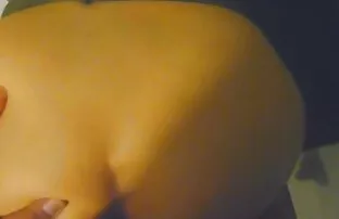 XXX شخص در یک سكس ساخن بنات جلسه ماساژ خانگی یک عوضی سکسی لعنتی
