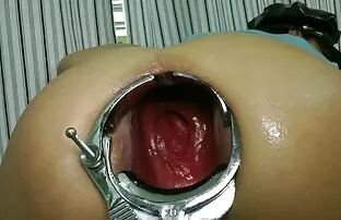 XXX با صورسكسي ساخن ظرافت دو دختر باریک را در الاغ پاره کرد و در دهانشان گرفت