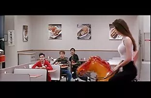 XXX عوضی باریک از سكس ساخن متحرك مردی که شورت او را استنشاق کرده بود روی خروس پرید