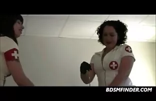 XXX یک جنس ساخن اجنبي دختر شلوغ ناز را به دوستان خود بسپارید