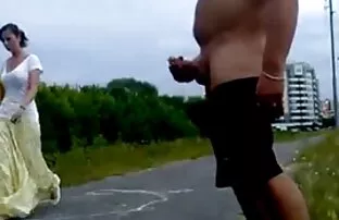 XXX Assed Girlfriend خودش را به یک نقطه از طبیعت روی یک دوست جوان داد صور سيكس ساخن